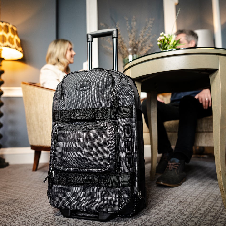 ogio-bags-travel-2017-layover-lifetsyle-1