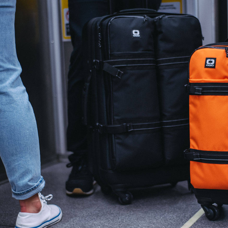 ogio-bags-travel-2019-alpha-core-convoy-526s-lifestyle-1