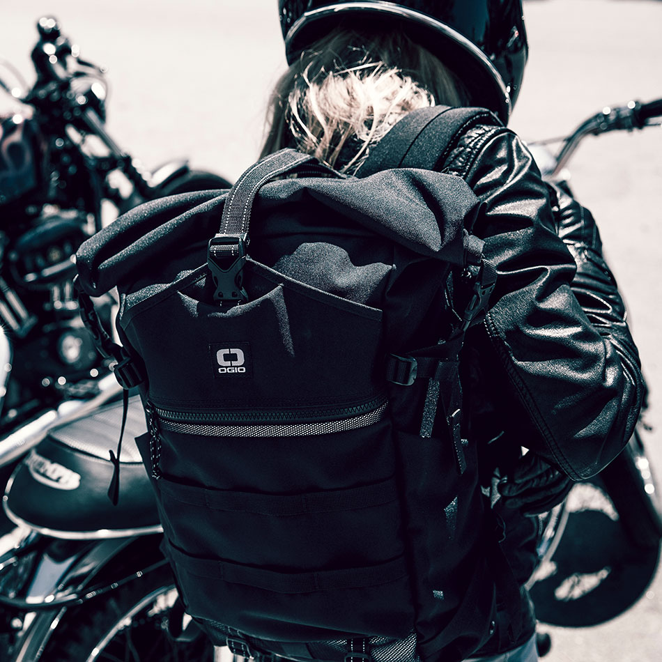 ogio-backpack2019-alpha-core-convoy-525r-lifestyle-1