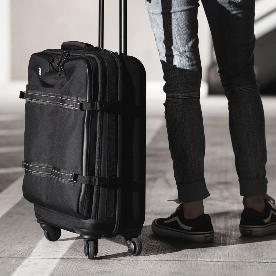ogio-bags-travel-2019-alpha-core-convoy-520s-lifestyle-1