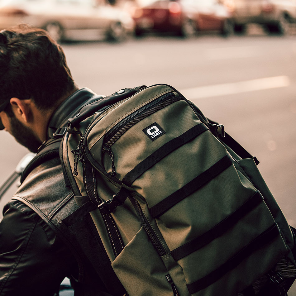 ogio-backpack2019-alpha-core-convoy-525-lifestyle-3