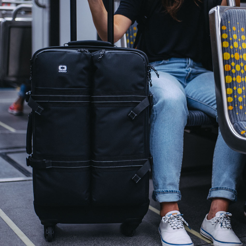 ogio-bags-travel-2019-alpha-core-convoy-526s-lifestyle-3