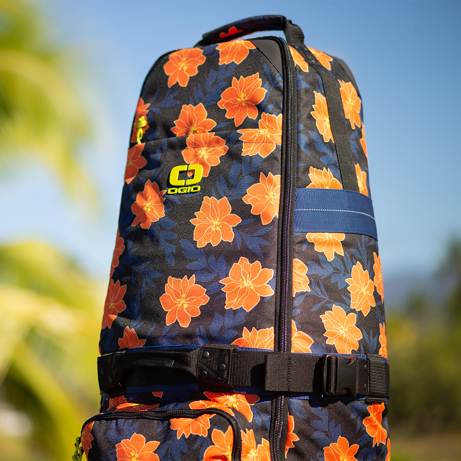 travel-cover-alpha-mid-navy-flower-lifestyle-2